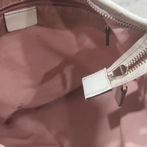 Gucci Pink Crossbody Bag with Gold Accents - Picture 9 of 15